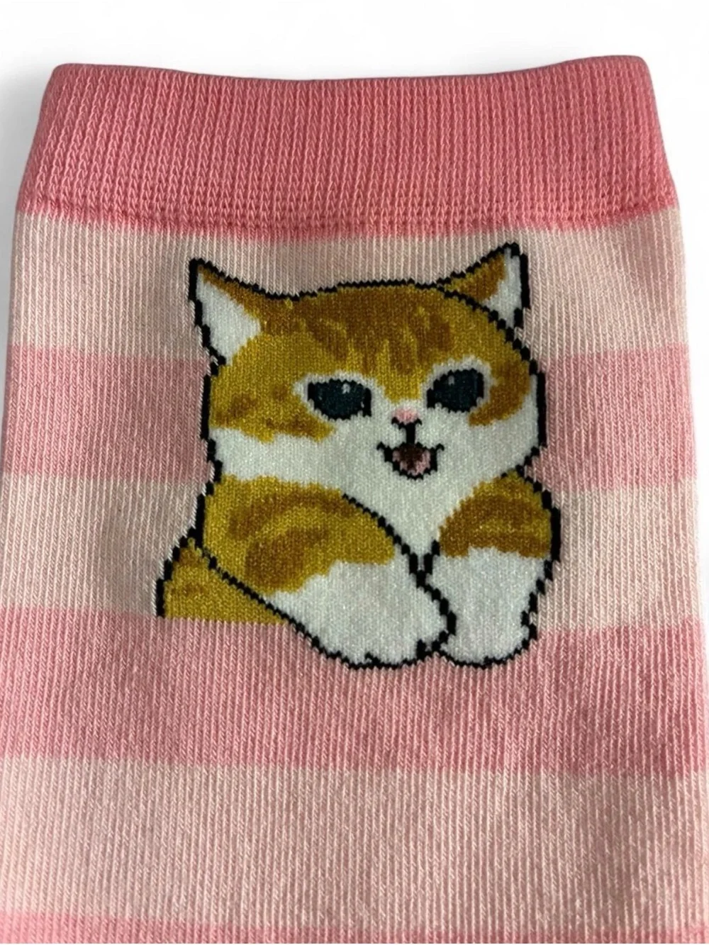 Mofusand x Miniso Pink and white socks cat